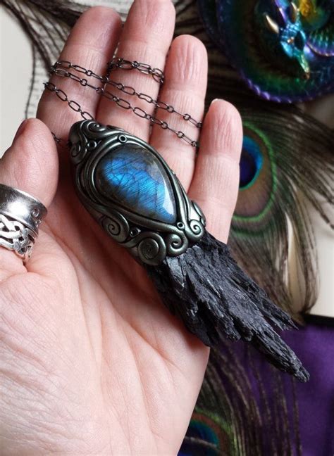 Exploring the connection between the sorceress pendant and the moon phases.